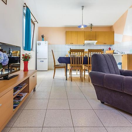 2 Bedroom Awesome Apartment In Vinkuran Eksteriør billede