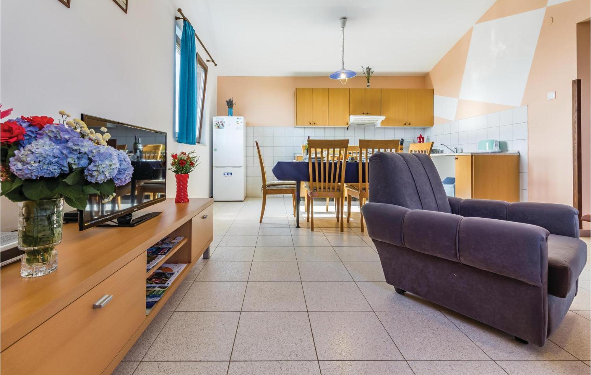 2 Bedroom Awesome Apartment In Vinkuran Eksteriør billede